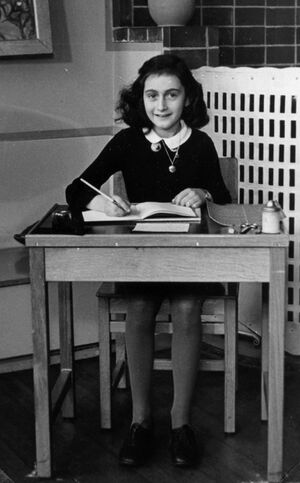 Anne Frank 1940.jpg